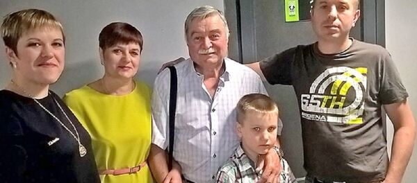 Ольга Негода, ее мама Раиса, Николай Катэрэу с племянником, Сергей Негода - Sputnik Молдова