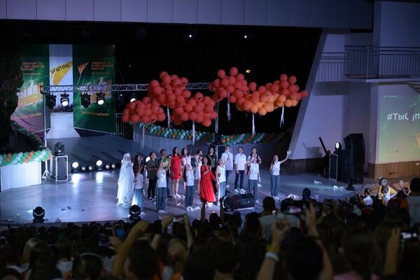 Фото с концерта Орленок - участники на сцене - Sputnik Молдова