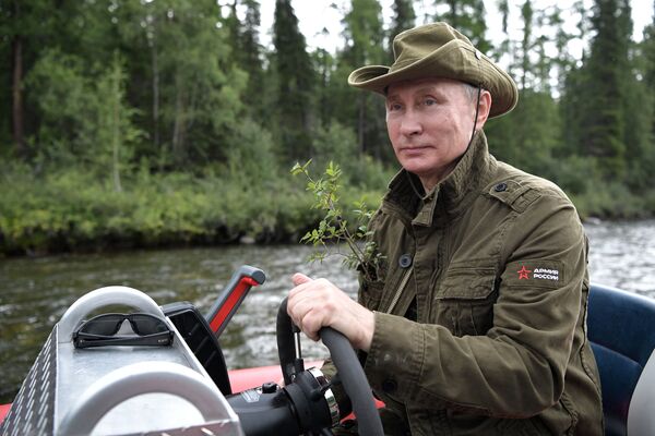 Президент РФ В. Путин провел отпуск в Республике Тыва Президент РФ В. Путин провел отпуск в Республике Тыва - Sputnik Moldova-România