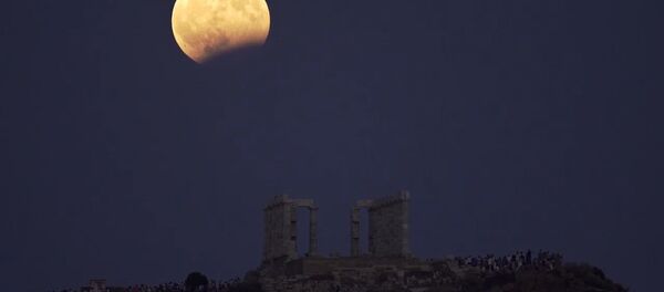 Красивые планы Луны во время затмения - Sputnik Молдова