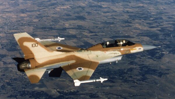 An Israeli Air Force F-16 jet fighter in flight over Israel 1980. - Sputnik Moldova-România