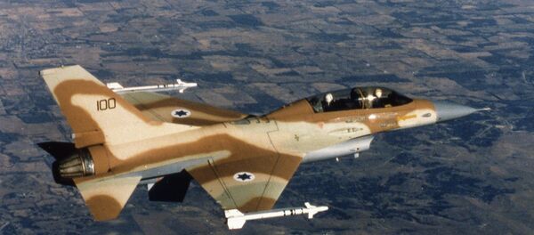 An Israeli Air Force F-16 jet fighter in flight over Israel 1980. An Israeli Air Force F-16 jet fighter in flight over Israel 1980. - Sputnik Moldova-România