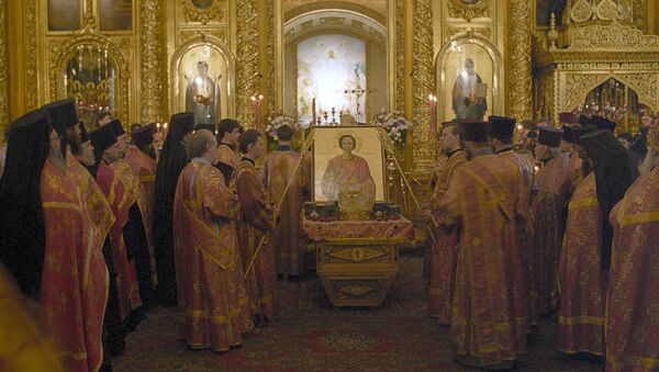 Ковчег с мощами святого Пантелеймона в Богоявленском соборе - Sputnik Молдова