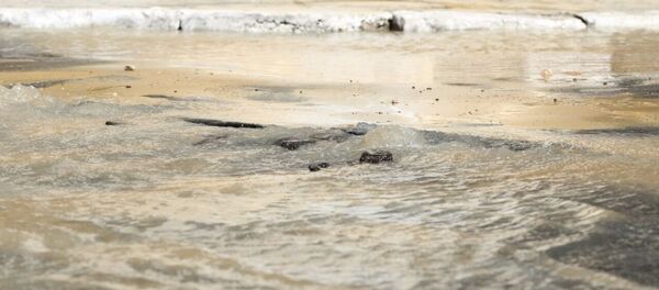 В самом центре столицы прорвало канализацию В самом центре столицы прорвало канализацию - Sputnik Молдова