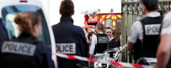 Police work near the scene where French soliders were hit and injured by a vehicle in the western Paris suburb of Levallois-Perret, France, August 9, 2017. Police work near the scene where French soliders were hit and injured by a vehicle in the western Paris suburb of Levallois-Perret, France, August 9, 2017. - Sputnik Moldova-România