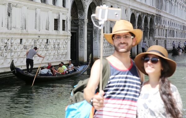 Венецианская гондола – один из главных и наиболее узнаваемых символов города. Побывать в Венеции и не покататься на гондоле – все равно как съездить в Париж и не подняться на Эйфелеву Башню - Sputnik Молдова