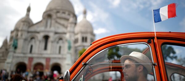 Если вы в Париже ненадолго, а увидеть хочется как можно больше достопримечательностей, хороший выход – обзорная экскурсия экскурсия на французском автомобиле Citroen - Sputnik Moldova-România