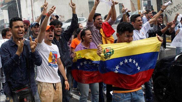 Opposition supporters shout slogans during a protest against Venezuelan President Nicolas Maduro's government in San Cristobal, Venezuela March 31, 2017 - Sputnik Moldova-România