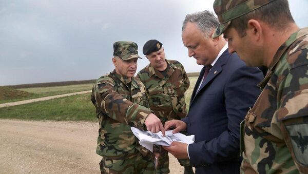 Igor Dodon a inspectat poligonul militar de la Bulboaca - Sputnik Молдова