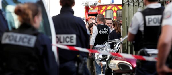Police work near the scene where French soliders were hit and injured by a vehicle in the western Paris suburb of Levallois-Perret, France, August 9, 2017. - Sputnik Moldova-România