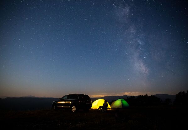 Звездное небо, наблюдаемое в Краснодарском крае во время метеорного потока Персеиды - Sputnik Молдова