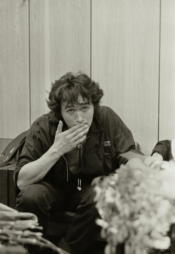 Виктор Цой перед концертом. 1990 год - Sputnik Молдова