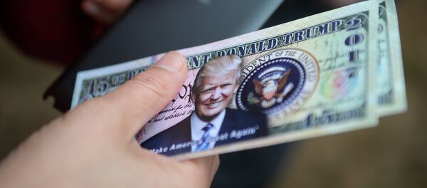 Bancnotă care seamănă cu dolarul american cu chipul lui Donald Trump imprimat - Sputnik Moldova