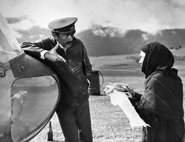 Вахтанг Кикабидзе в фильме Мимино Вахтанг Кикабидзе в фильме Мимино - Sputnik Молдова