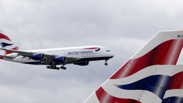 A British Airways Airbus A380 lands at Heathrow Airport in London on July 4, 2013. British Airways is the first UK airline to take delivery of the A380 and the first long-haul flight will be to Los Angeles on September 24, 2013 - Sputnik Moldova-România
