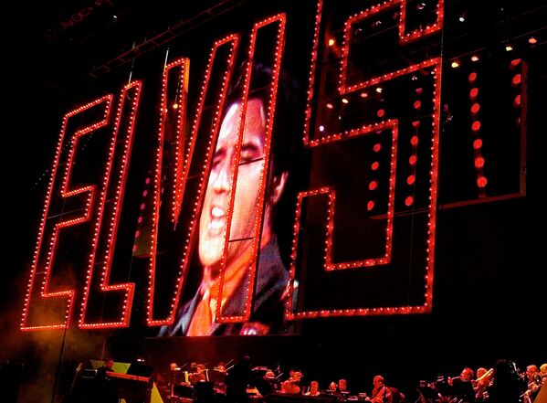 На концерте в честь 25-летия со дня смерти Элвиса Пресли в Мемфисе - Sputnik Молдова