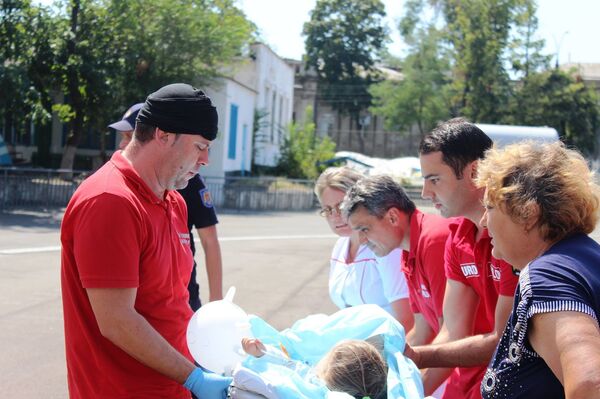 O fetiță de doi ani de la Briceni a fost adusă la CHișinău cu un elicopter SMURD, după ce a suferit arsuri pe jumătate din tot corpul O fetiță de doi ani de la Briceni a fost adusă la CHișinău cu un elicopter SMURD, după ce a suferit arsuri pe jumătate din tot corpul - Sputnik Moldova