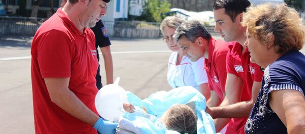 O fetiță de doi ani de la Briceni a fost adusă la CHișinău cu un elicopter SMURD, după ce a suferit arsuri pe jumătate din tot corpul O fetiță de doi ani de la Briceni a fost adusă la CHișinău cu un elicopter SMURD, după ce a suferit arsuri pe jumătate din tot corpul - Sputnik Moldova-România