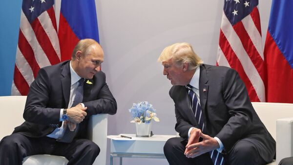 Президент РФ Владимир Путин и президент США Дональд Трамп - Sputnik Молдова
