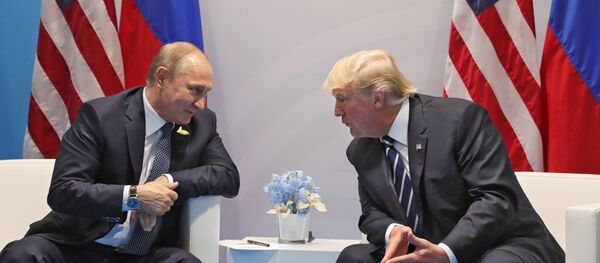 Президент РФ Владимир Путин и президент США Дональд Трамп - Sputnik Молдова