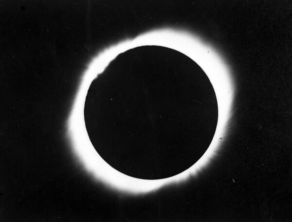Снимок солнечной короны, наблюдаемой с помощью коронографа Снимок солнечной короны, наблюдаемой с помощью коронографа - Sputnik Молдова
