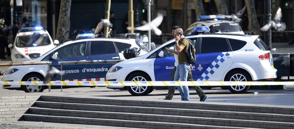 В центре Барселоны минивэн въехал в толпу людей В центре Барселоны минивэн въехал в толпу людей - Sputnik Молдова