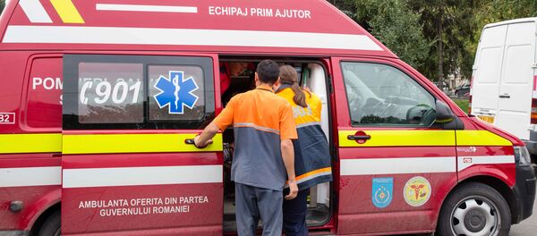 Карета скорой помощи, встречавшая пострадавших граждан Молдовы в аварии в Румынии - Sputnik Moldova