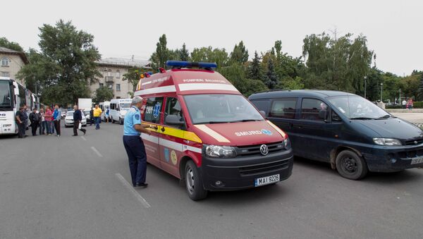 Экипаж SMURD на протяжении всего пути сопровождал автобус, доставивший в Кишинев 17 пострадавших в ДТП в Брэиле - Sputnik Moldova