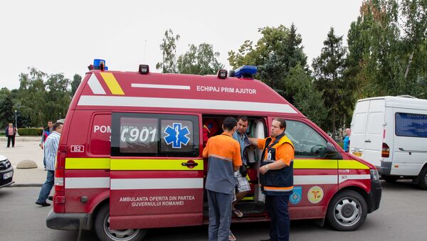 Экипаж SMURD оказывает помощь пострадавшим в ДТП в Брэиле и доставленным в Кишинев - Sputnik Молдова
