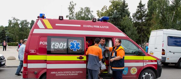 Экипаж SMURD оказывает помощь пострадавшим в ДТП в Брэиле и доставленным в Кишинев - Sputnik Moldova