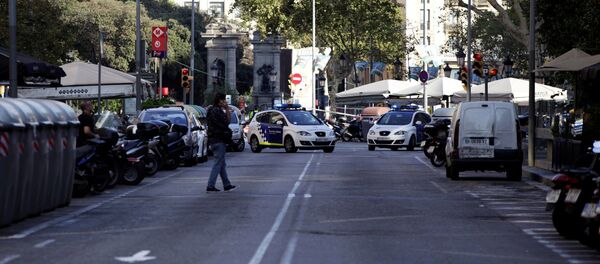A street is cordoned off after a van crashed into pedestrians near the Las Ramblas avenue in central Barcelona, Spain August 17, 2017. - Sputnik Moldova