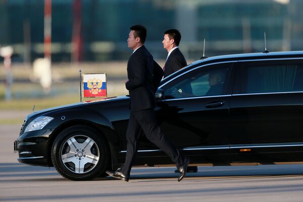 Automobilul președintelui rus, Vladimir Putin, aeroportul din Beijing - Sputnik Moldova-România