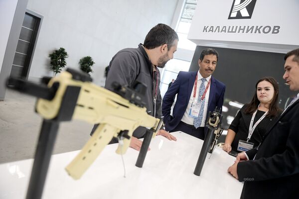 Pistolul automat AK 12 prezentat la o expoziție internațională Pistolul automat AK 12 prezentat la o expoziție internațională - Sputnik Moldova-România