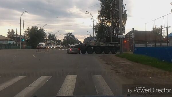 Авария легковушки с БТР в Кемерово - Sputnik Moldova-România