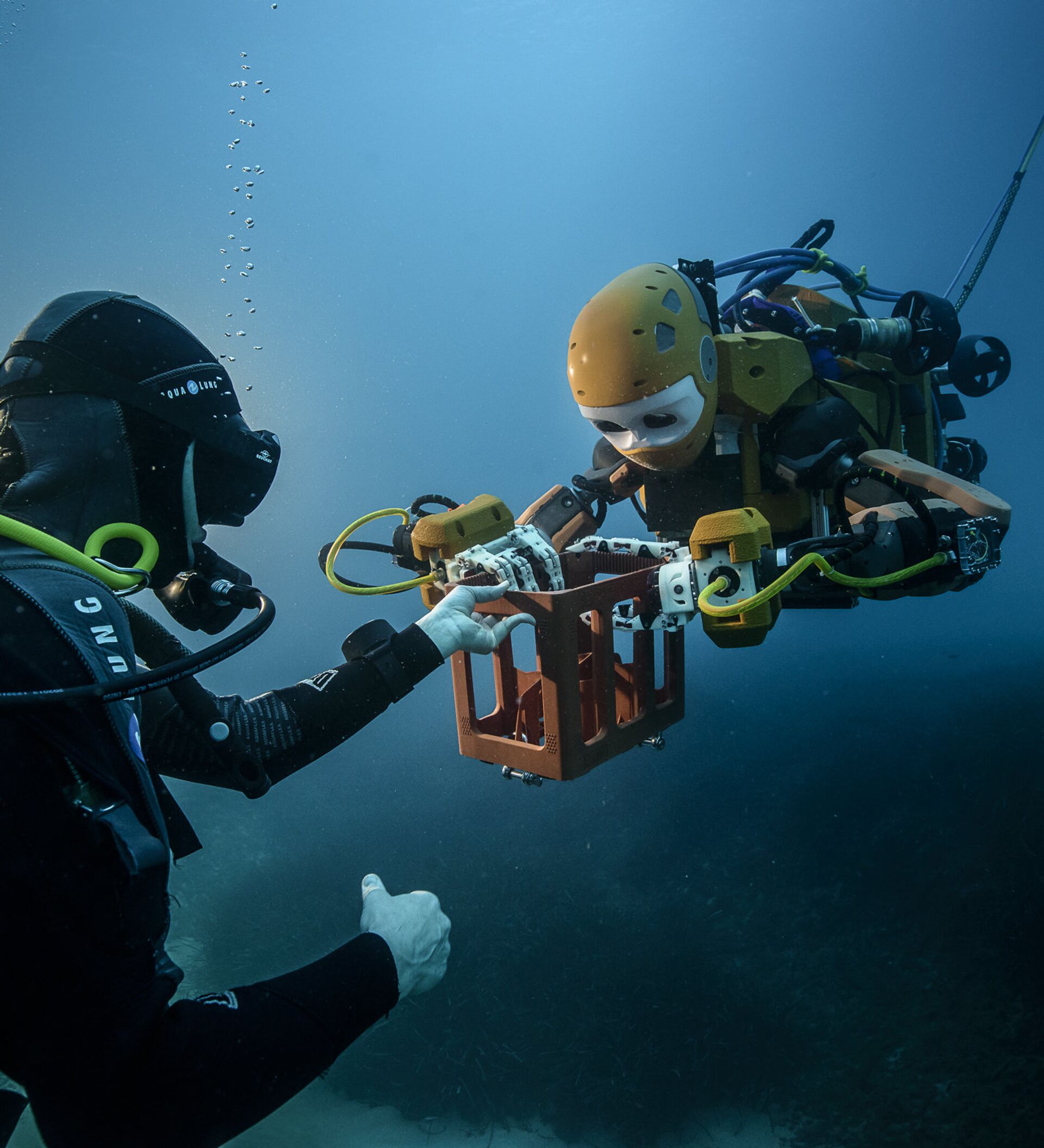 Использование подводных роботов. Подводные роботы. Подводная навигация. Исследовательские роботы. Исследователи океана.
