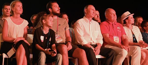 Президент России Владимир Путин во время посещения фестиваля Koktebel Jazz Party 2017 Президент России Владимир Путин во время посещения фестиваля Koktebel Jazz Party 2017 - Sputnik Молдова
