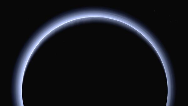 Плутон в лучах Солнца - Sputnik Молдова