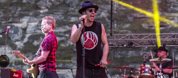 ”Zdob și Zdub” pe scena Gustar 2017 ”Zdob și Zdub” pe scena Gustar 2017 - Sputnik Молдова