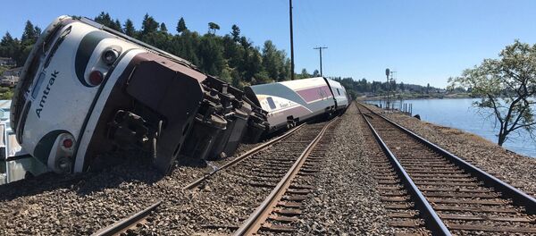 Пассажирский поезд, сошедший с рельс в Вашингтоне - Sputnik Moldova-România