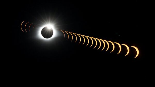 Композиция снимков солнечного затмения в США - Sputnik Молдова
