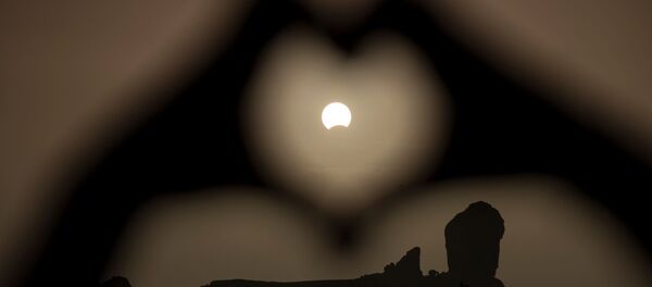 Частичное солнечное затмение на Канарских островах в Испании  - Sputnik Moldova