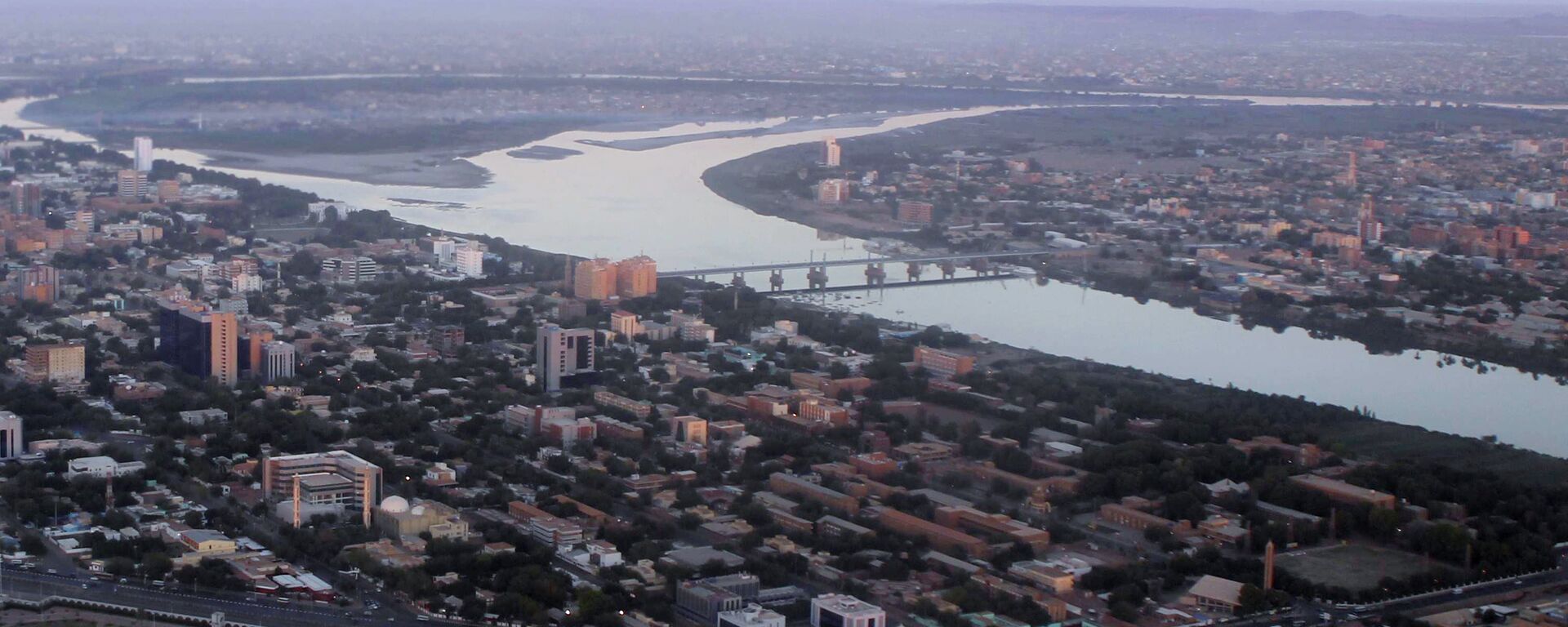 An aerial view shows the Nile river cutting through the Sudanese capital Khartoum - Sputnik Moldova, 1920, 07.03.2023