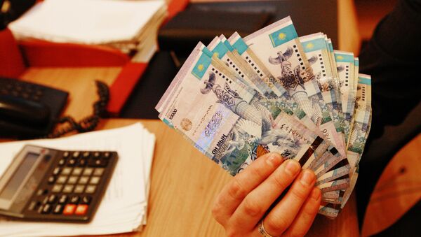 Казахстан ввел плавающий курс национальной валюты - Sputnik Молдова