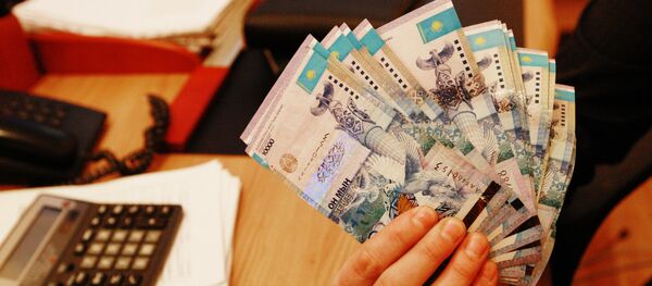 Казахстан ввел плавающий курс национальной валюты - Sputnik Молдова