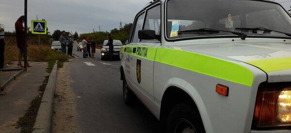 ДТП с участием полицейской машины на трассе Кишинев-Вадул луй Водэ - Sputnik Молдова