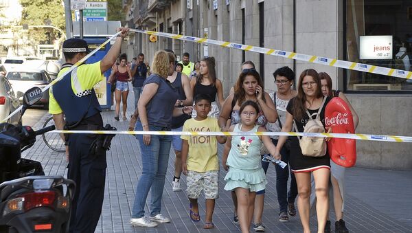 Людей эвакуируют с улицы Рамбла в Барселоне - Sputnik Молдова