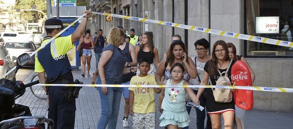 Людей эвакуируют с улицы Рамбла в Барселоне - Sputnik Молдова