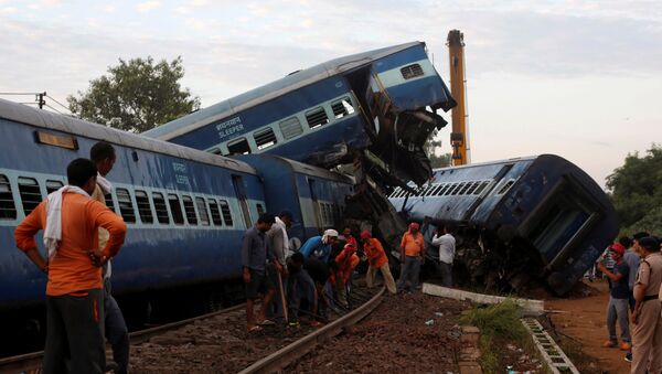 В Индии с рельсов сошел переполненный пассажирами поезд. В нем погибло 23 человека, по меньшей мере 123 получили ранения - Sputnik Молдова