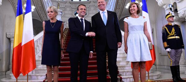 Brigitte Macron, Emmanuel Macron, Klaus Iohannis și Carmen Iohannis Brigitte Macron, Emmanuel Macron, Klaus Iohannis și Carmen Iohannis - Sputnik Moldova-România