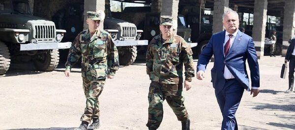Президент Молдовы Игорь Додон посетил независимое пехотное подразделение миротворческих сил Республики Молдова, дислоцированное в селе Варница Новоаненского района - Sputnik Молдова